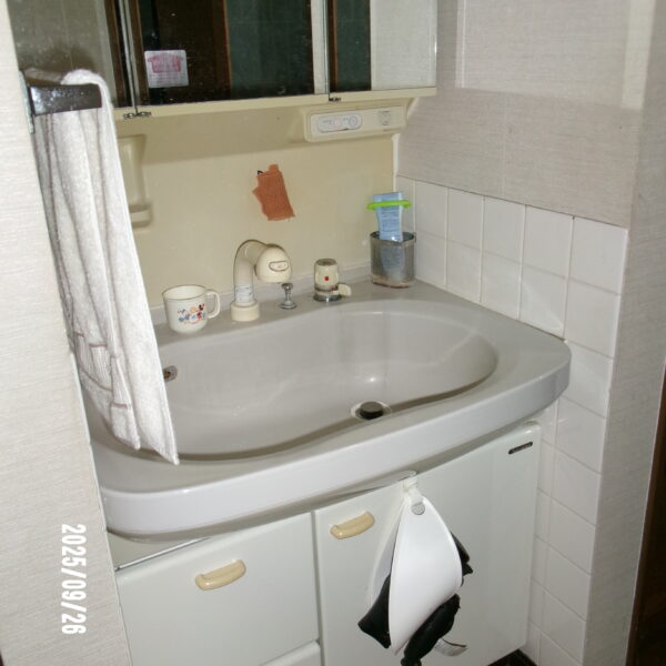 Before：洗面化粧台・トイレ入替工事