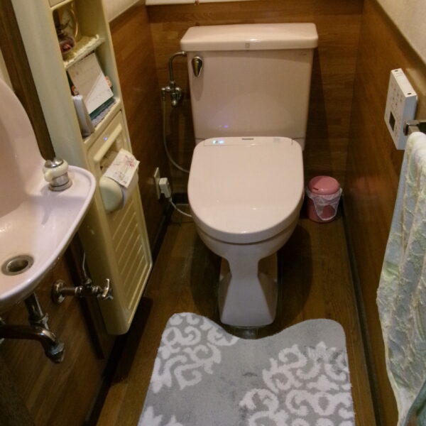 Before：洗面化粧台・トイレ入替工事